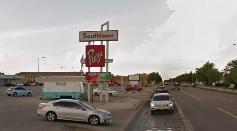 Wait—Did Southlawn Plaza Really Fix That Light Pole in Amarillo?